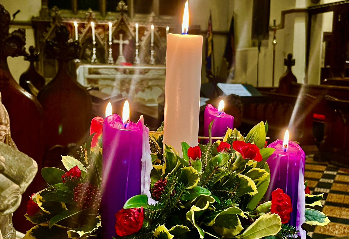 AndrewRosindell's tweet image. A glorious Christmas Eve Midnight Seevice at the Church of St. Edward the Confessor @stedsromford in Romford Market. A magical way to greet the arrival of Christmas Day, with Christian worship and carols in the heart of our town, led by our Vicar of Romford, Father Jordan Palmer.…
