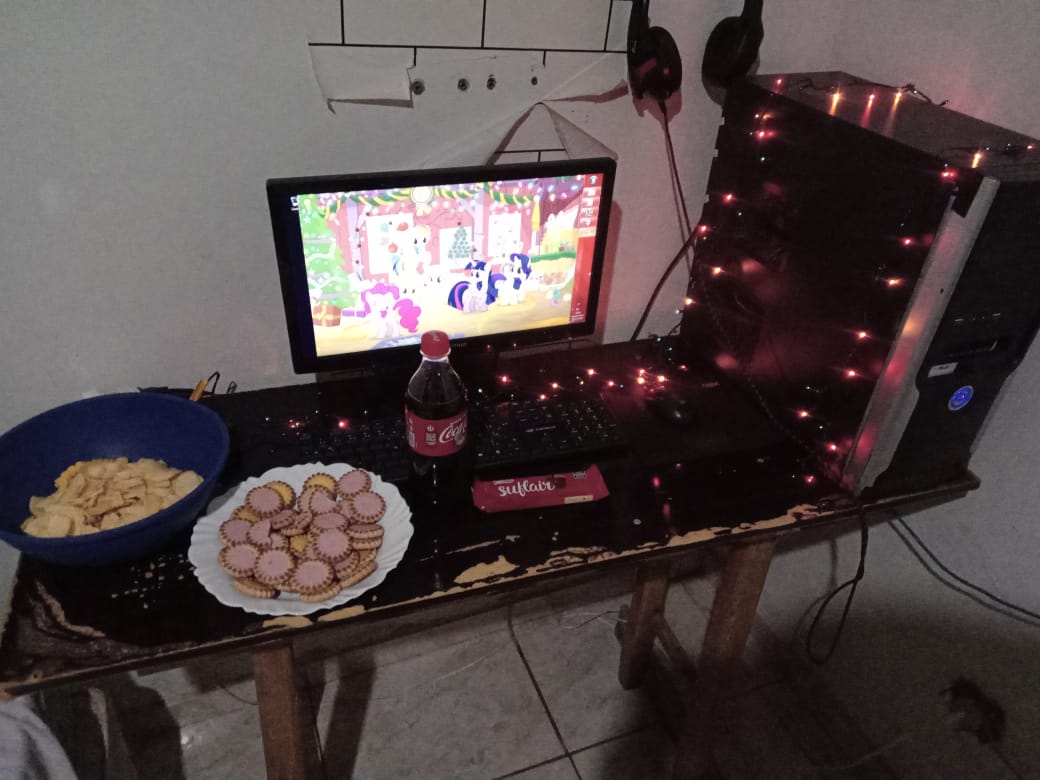Stake2_'s tweet image. Foto do meu computador decorado para o Natal de 2025, com o que vou comer e beber 😊:

#Stake2 #Brasil #Natal #Christmas #FelizNatal #MerryChristmas #FelizNatal2025 #Christmas2025 #Natal2025 #MerryChristmas2025