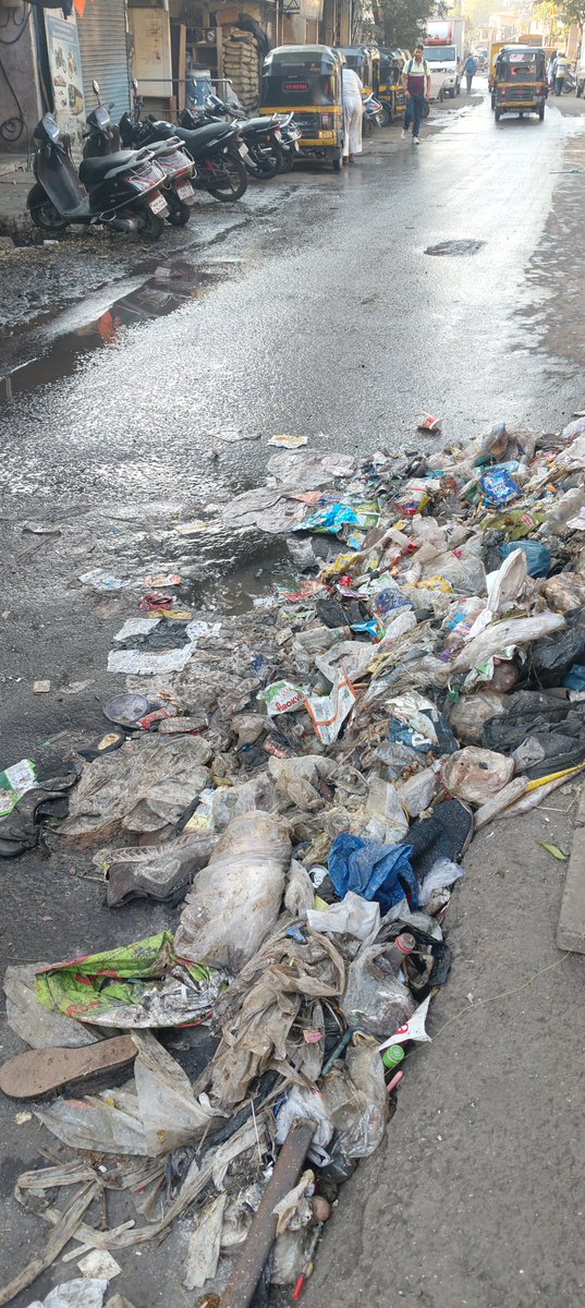 Prakash08717186's tweet photo. @mybmc कब तक गांवदेवी रॉड मौर्य हाल के पास ये स्थिति रहेगी अब तो इलेक्शन भी आगया कुछ करो उपाय। https://t.co/vLQIK4cF2s