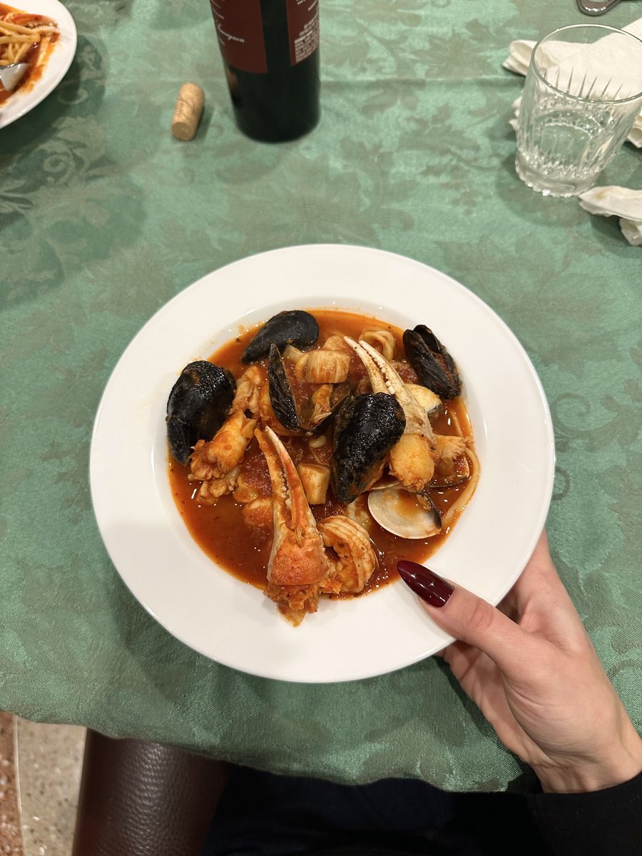 ce n'est pas erica tweet media