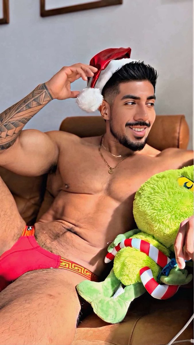 zuppozonarosaof's tweet photo. Navidad, actitud y cero censura 😏🔥
Cuando la noche se pone buena,
ZUPPO se nota.
👤 @AugustoArias_Mx
Síguenos para ver más.
📩 DM para precio y modelos
#Zuppo #ZonaRosa #MenUnderwear #HotStyle https://t.co/VNTRzNBHQp