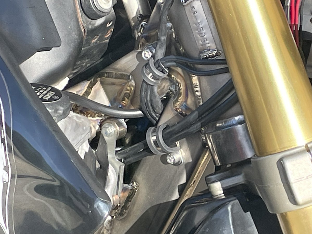 factory_aiyama's tweet photo. みんなが大好物なやつ
wr250
フルチタンフレーム
どうにか完成 https://t.co/if3Q8GqGVb