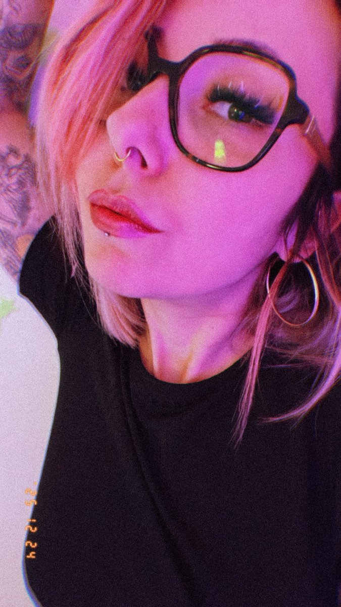 𝔐𝔢𝔩𝑦 🏁 tweet media