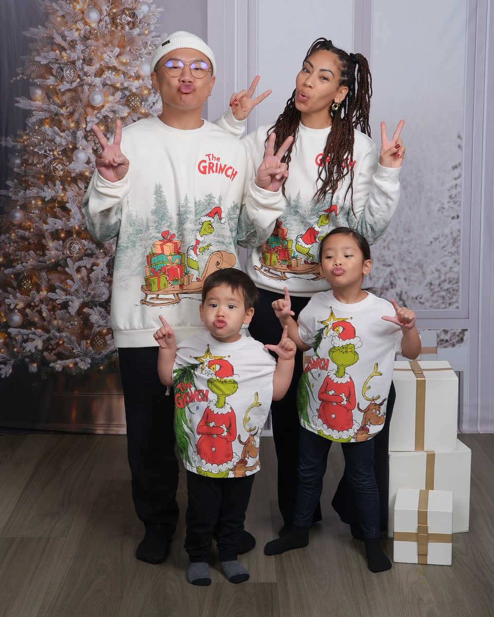 TimothyDeLaG's tweet photo. Merry Christmas, ya filthy animals 🎄 https://t.co/MTjgy76qkL