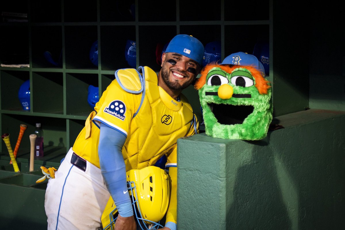 CONFIRMED: Carlos Narváez WILL be leaving milk and cookies out for Santa Claus TONIGHT‼️