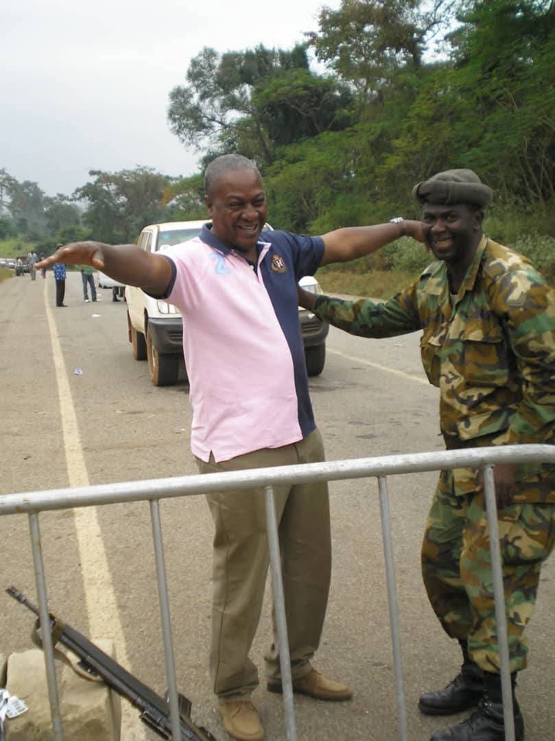 CitizenTechiman's tweet image. In 2008, the Presidential election between Candidates, Prof Mills and Nana Addo  went into a second round.
Even after the second round, Tain needed to settle the final score.
All the political leaders had to storm Tain for the decider. HE Mahama had to be searched by security