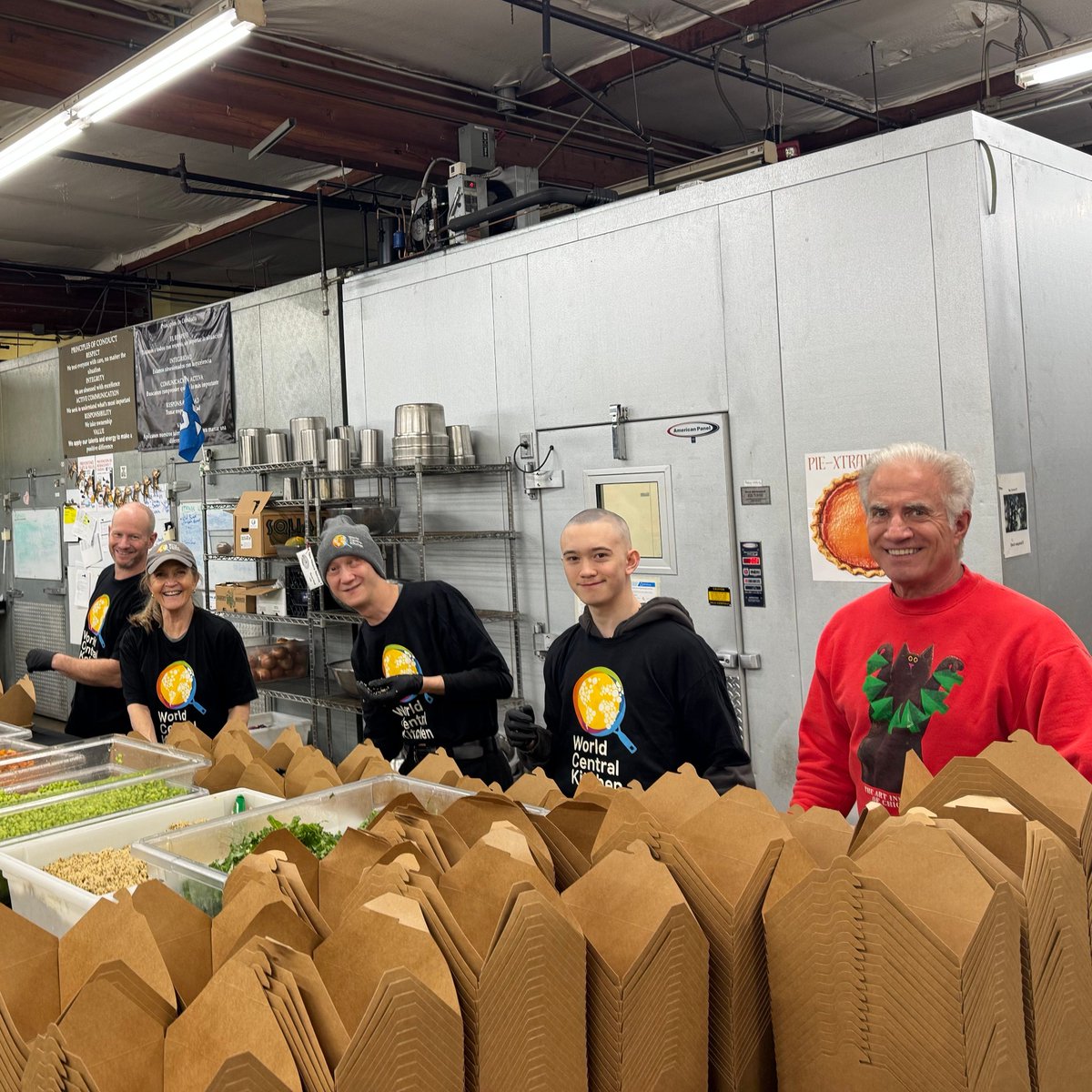 This past weekend, families impacted by severe flooding and community members engaged in clean-up in Sumas and Everson, Washington enjoyed comforting chili or a fresh veggie and grain bowl with chicken thanks to two local WCK Chef Corps members—Lisa Dupar and Kristen Schumacher.