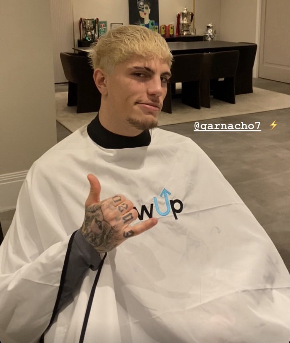 Philipmelo126's tweet image. 🚨Alejandro Garnacho new hairstyle today he’s back blonde 👱💇‍♂️

{@livmathis_}