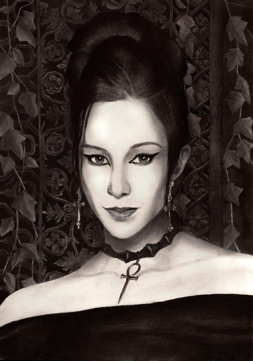 А я по-прежнему рисую портреты, знаете ли...