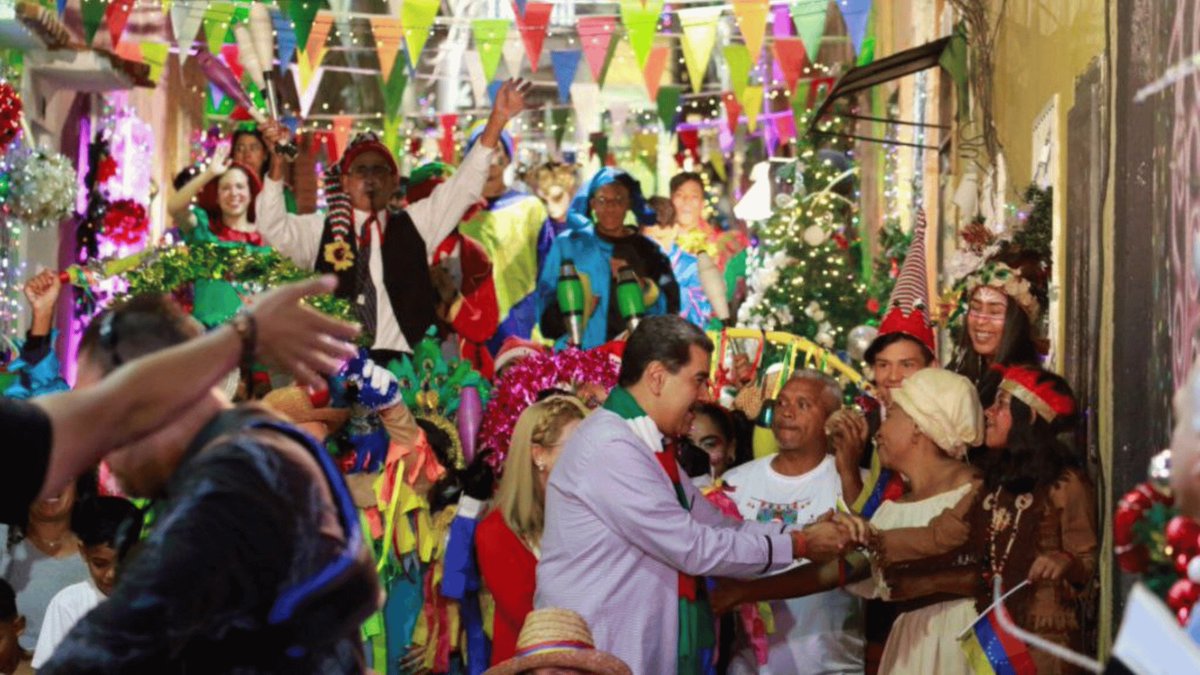 Milagro99229734's tweet image. El Presidente  Nicolás Maduro en víspera de Navidad envía un profundo mensaje de amor y reflexión y deseando que el espíritu del Niño Jesús traiga consigo bendiciones a cada familia.
#Venezuela #Navidades2025 #Comunas

@MaestraTuItera
@RoiLopezRivas