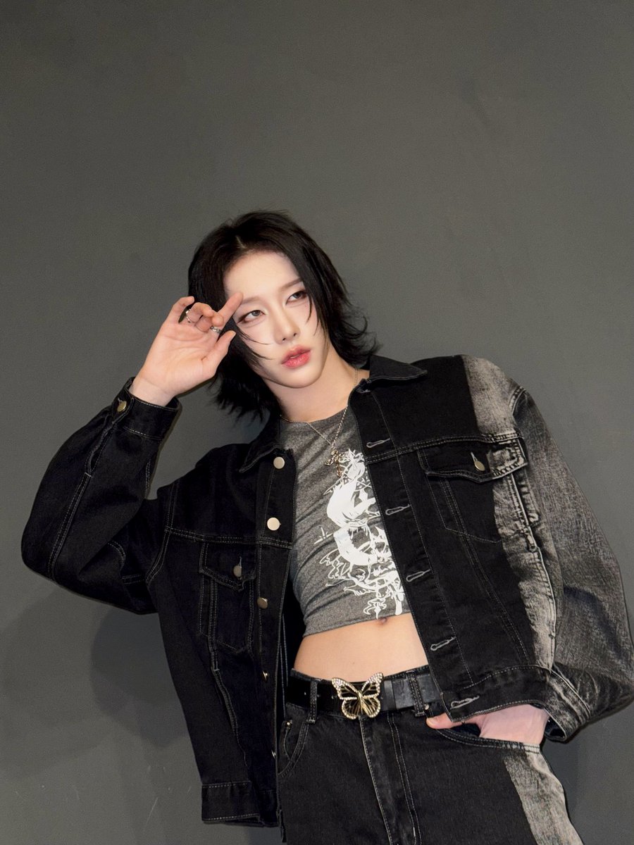 hauntscripts's tweet image. it’s christmas eve. you know who’s off work? not me! 

that being said, if you’re feeling lonely and need someone to keep you company this evening? feel free to stop by the club and ask for me as your host. ♡