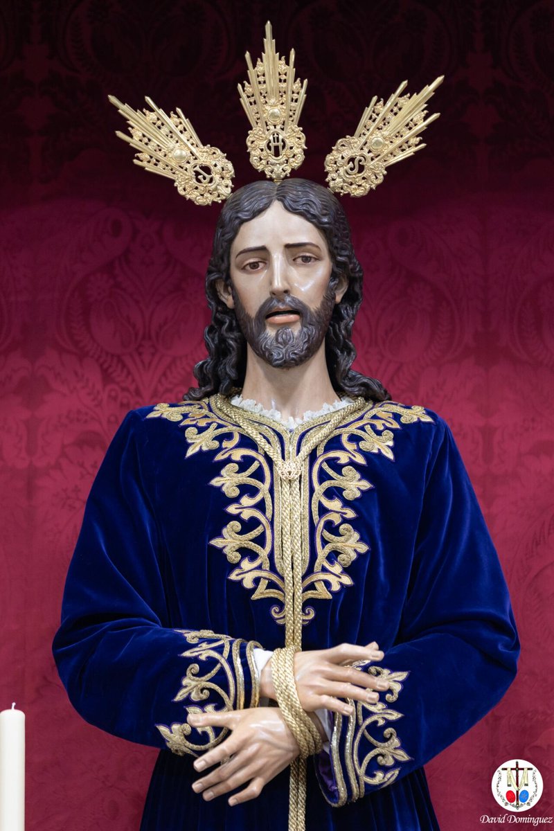 Hace muchos siglos, Dios miró al mundo y sus entrañas se conmovieron... 

¡Ha nacido un Salvador, el Mesías, el Señor!

Celebramos la Natividad del Señor

#DoloresdeTorreblanca