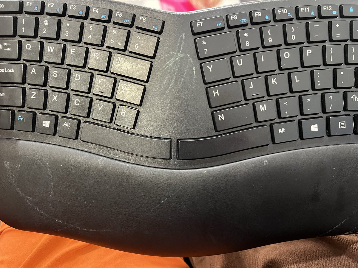 My kids keyboard taught me I’ve been using the wrong hand to type the letter “B” for the past 30 years .

Anyone else stroke the B w the right ?