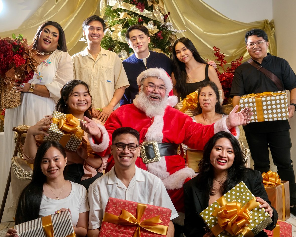 MbraceProject's tweet photo. Merry Christmas from our Mbrace Family!✨

From our dedicated volunteers &amp; our entire community, we wish you a Christmas filled with love &amp; warmth.

Thank you for being part of our mission to bring hope to our brave champions. Your heart for service is the greatest gift of all.🎁 https://t.co/MEfdNd8JdU