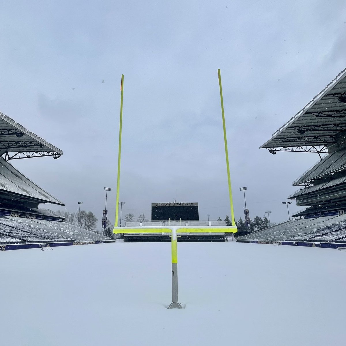 Husky Stadium tweet media