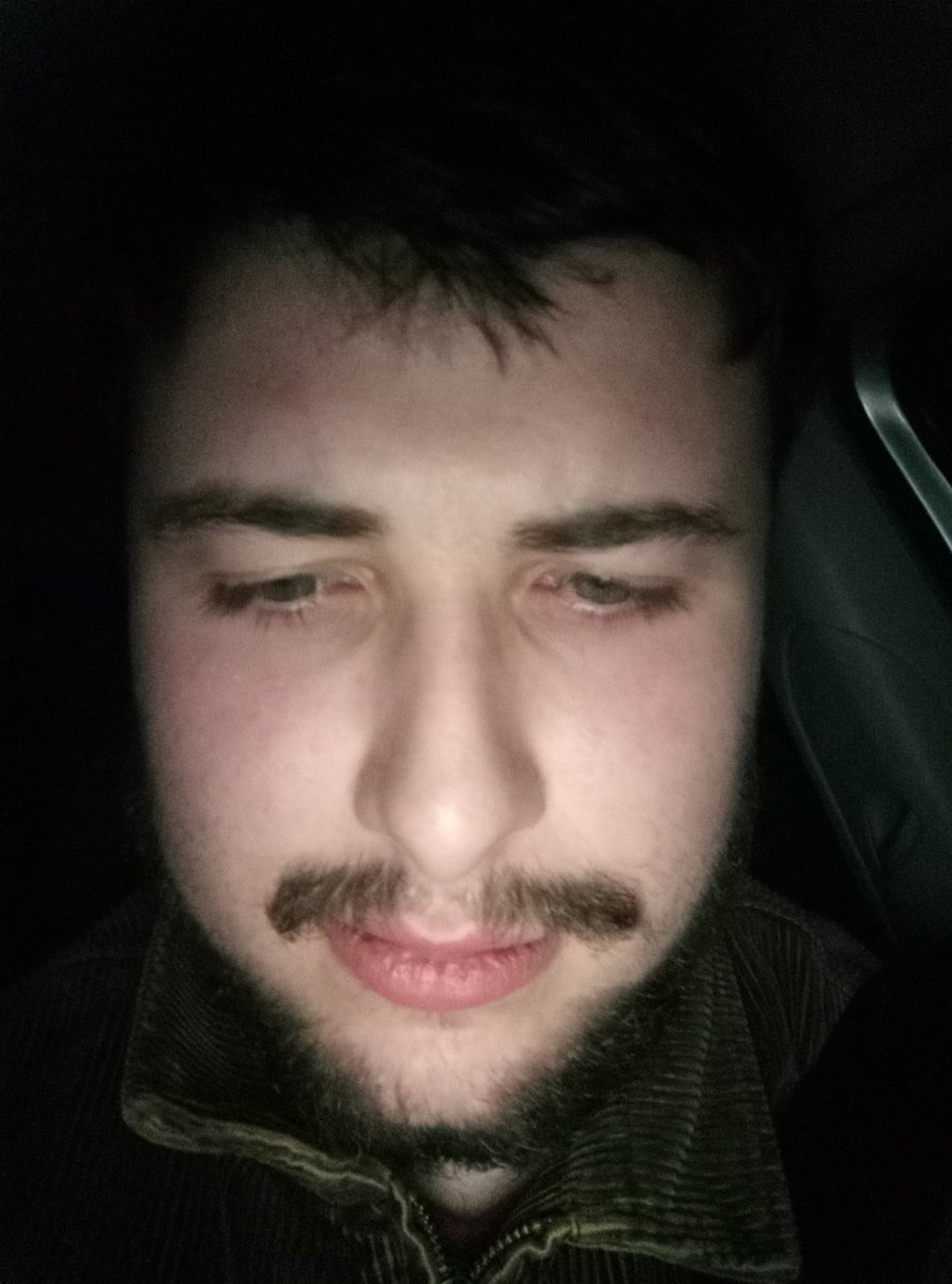 illanfdez_'s tweet photo. Oficialmente el manager de Fomo Fumar Enterpraisis S.L. desea una felices fiestas a todos sus pupilos, feliz pascua judía 💸💸💸 https://t.co/tYtpAz9uME