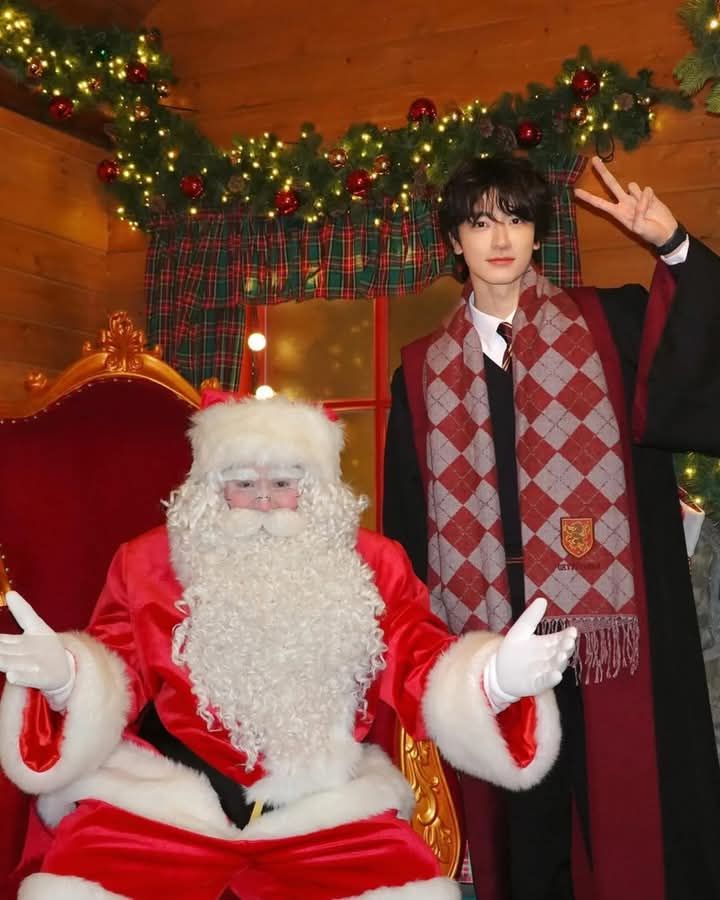 YOUNGINMYBLOOD's tweet photo. [🐉 / 🐬 / 🐇]

Santa's Coming!

#YOUNGBLOOD #영블러드
#HUAN #후안
#JUNGWOO #정우
#TERUO #테루오 https://t.co/bEYzvWQUjF