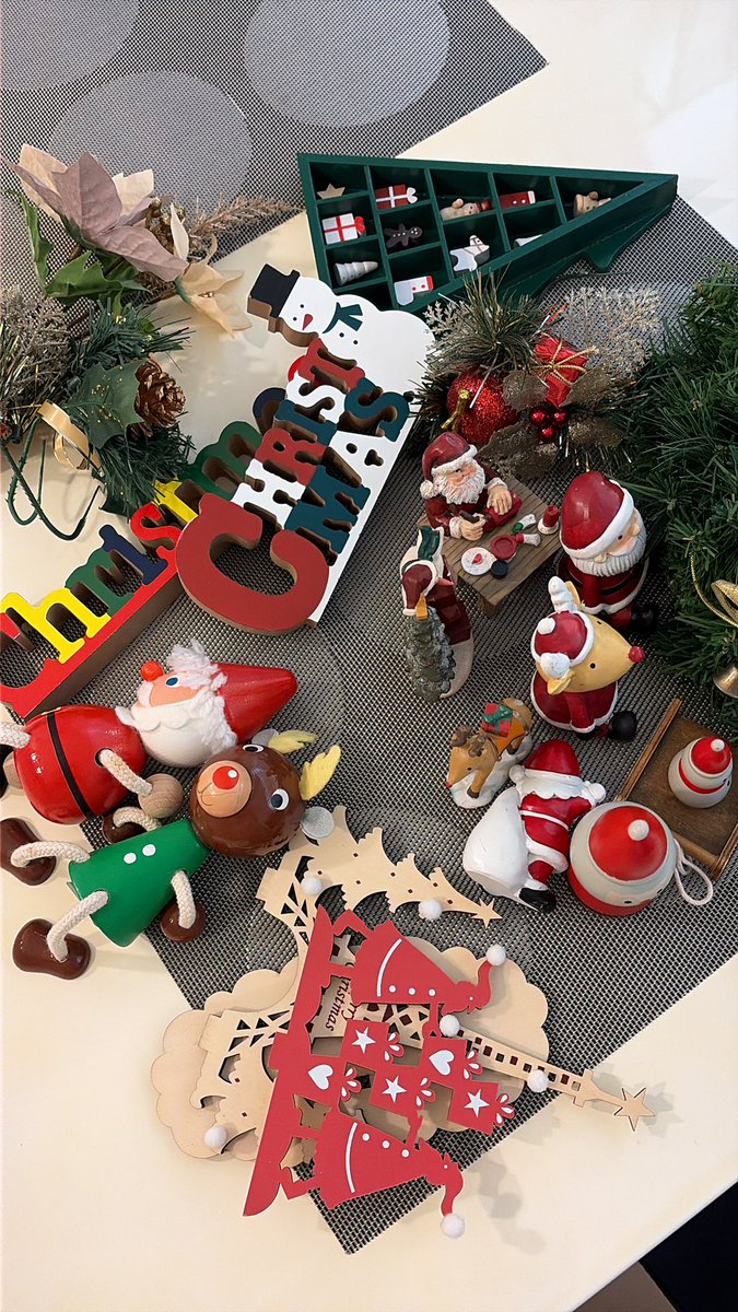 クリスマス当日だけど、もう今日しか時間ないから片付け始めてる