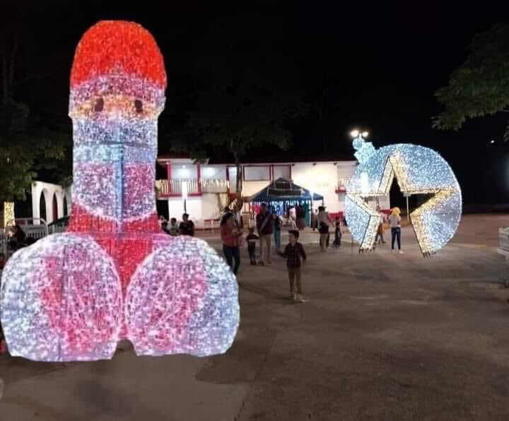 elconde_nad0's tweet photo. Que el espíritu navideño los penetre 👏 feliz navidad ☃️🎄🎅🤶 https://t.co/WWnsEIHYlG