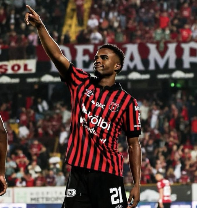 BOLACRISIS_02's tweet image. Un poquito mas de 3 años para consolidarse y salir al extranjero, una bestia completamente.