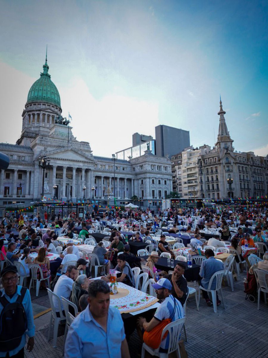 arg_humana's tweet photo. Se va llenando el Congreso de solidaridad y alegría

Feliz navidad a todos ❤️ https://t.co/BgojoHr1ol