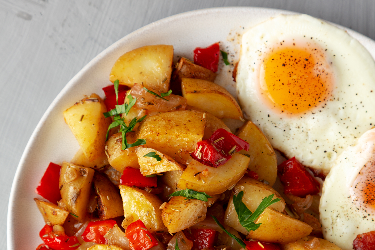 simplynonnos's tweet photo. Fold a spoonful into scrambled eggs or a breakfast potato skillet with onions and peppers. From our table to yours, starting the day with flavor has always been our tradition. Order online today #BreakfastIdeas #PestoEggs #AllDayPesto #SimplyNonnos #FromOurTableToYours https://t.co/B6f4khImpR