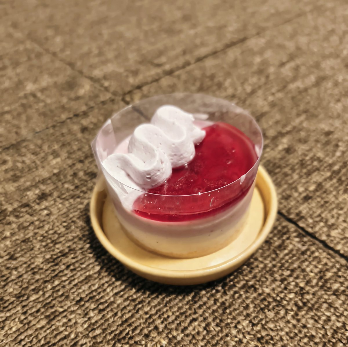 bj08080924's tweet photo. クリスマスなのに昨日今日と夜まで仕事のわたくしにご褒美下さい https://t.co/kdSgf2DKkt