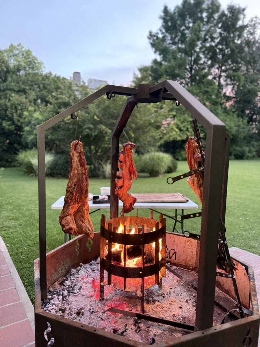 Hera_Aoe's tweet image. Asado y chill