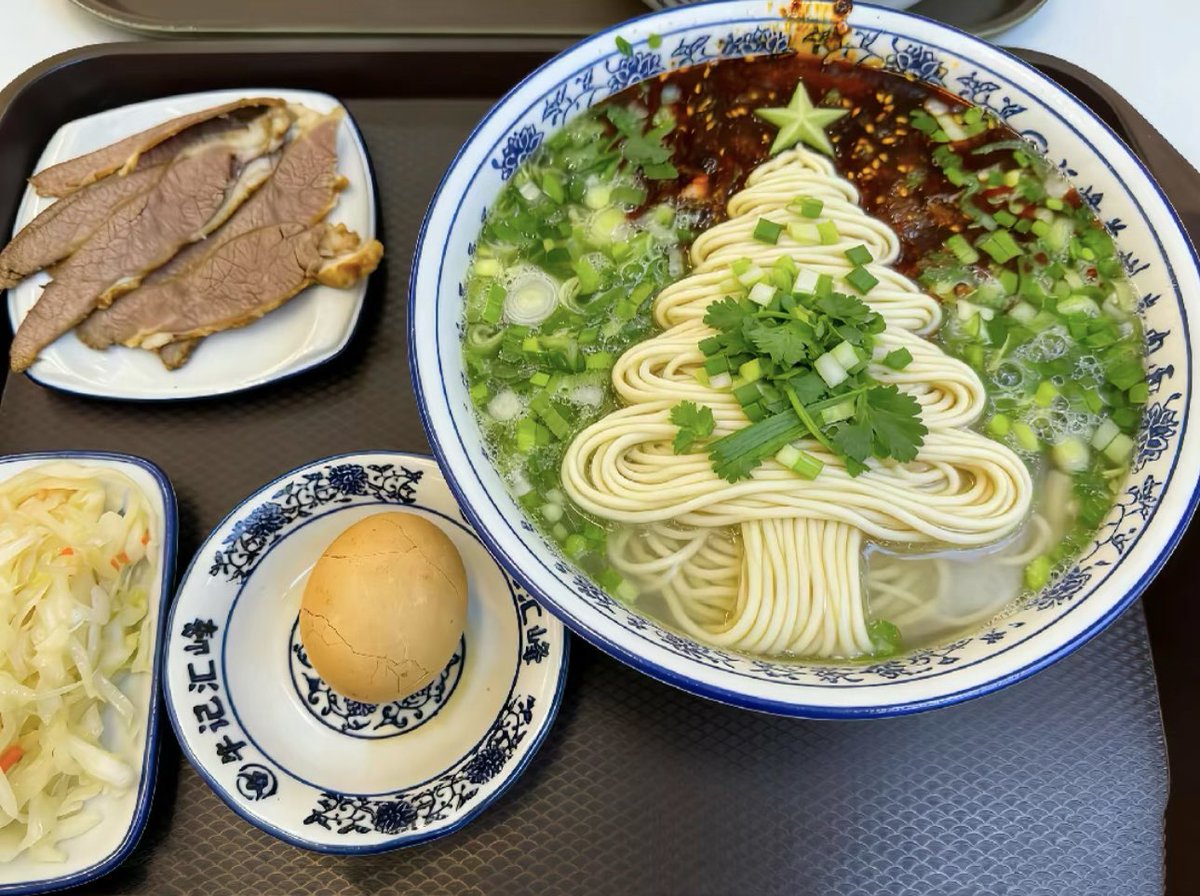 wngkn194344's tweet image. 今天的拉面🍜好别致🎄