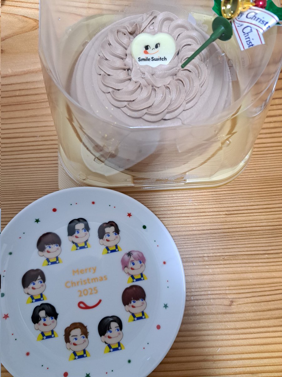 Ayuchi42977481's tweet photo. 食べたい🎂頼んだらたまたまお皿付いてきた！…ということにしている
#たまたま付いてきたお皿
#不二家ケーキ　#SnowMan
#MerryChristmas2025　#東京ドーム行きたかった　#叶わなかった😭 https://t.co/O11cKd2SpQ