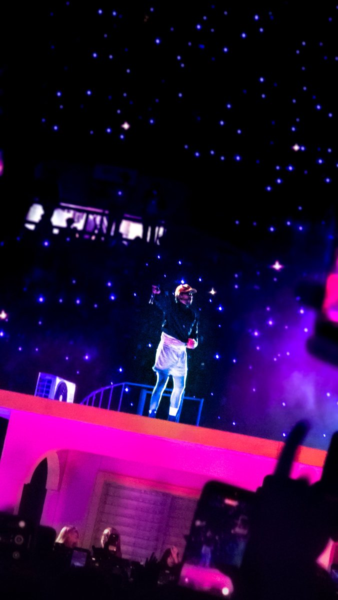 omarxrc's tweet photo. @BadBunny_Mex El mejor concierto del añoooo 🥵 Síganme en IG @omarxrc https://t.co/Cy6ntoIT4y