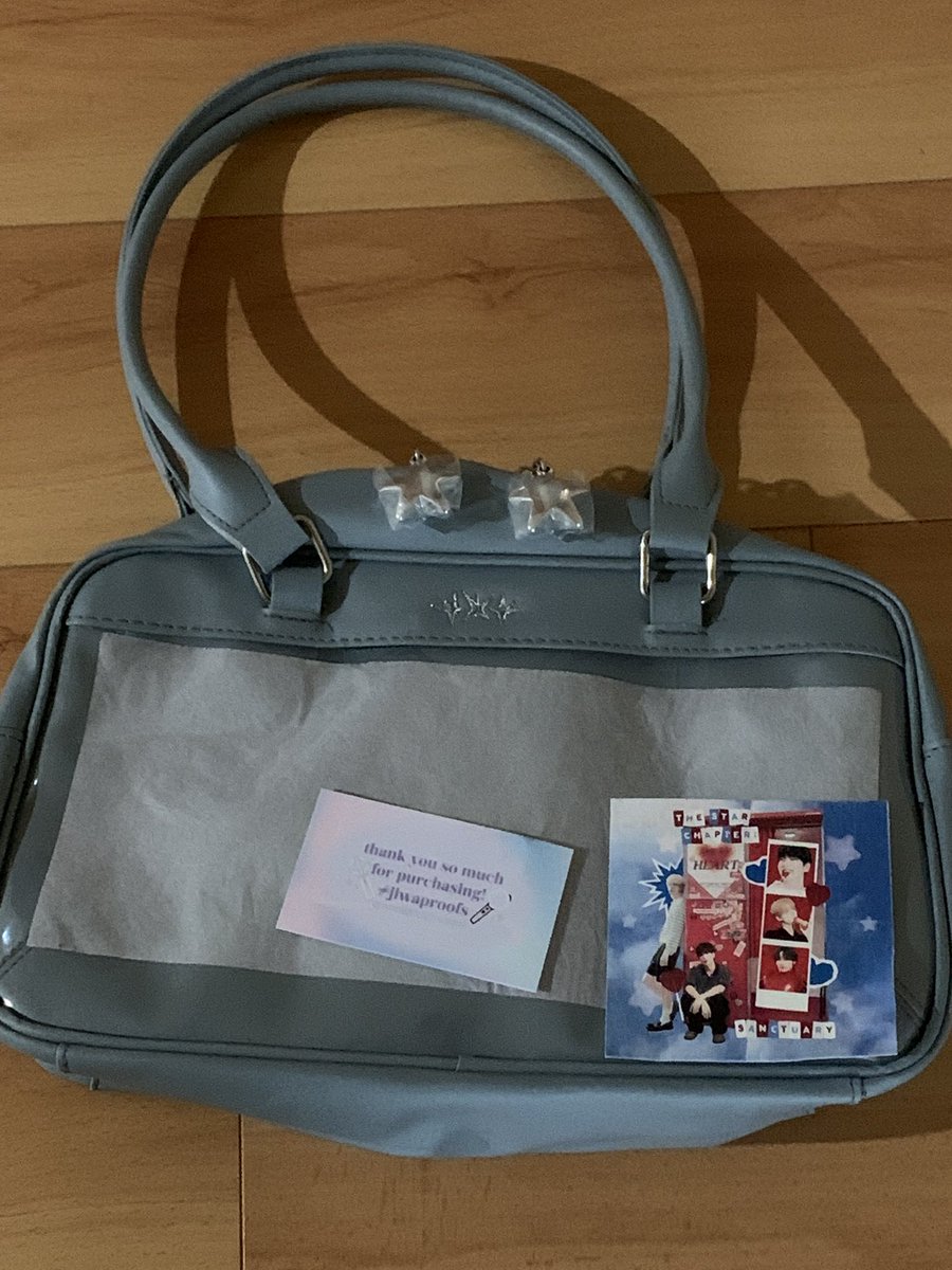 tysm!! 🩵 the bag arrived to me safely! <a href="/jiwakiwi/">joy⁷ YEONJUN 'NO LABELS: PART 01' USA GO 📌</a> #jiwaproofs