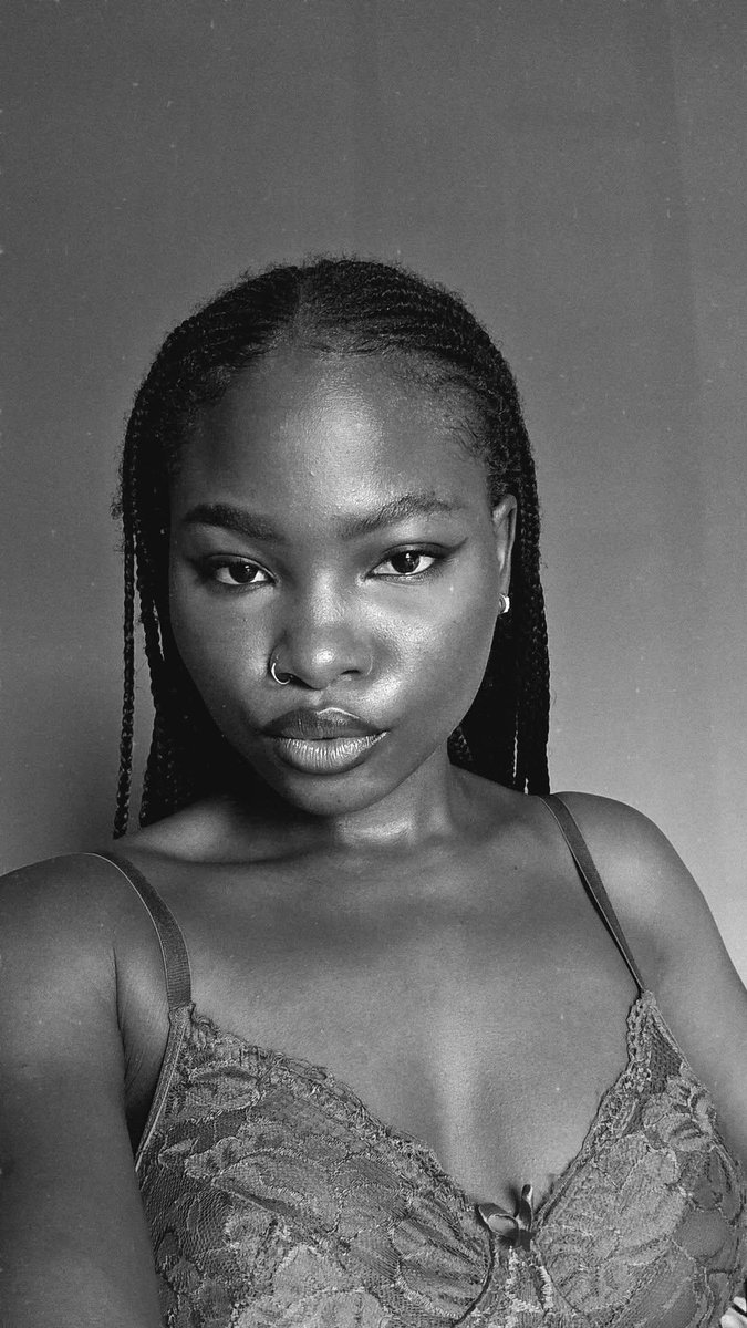 Poutty girl 🤍🖤