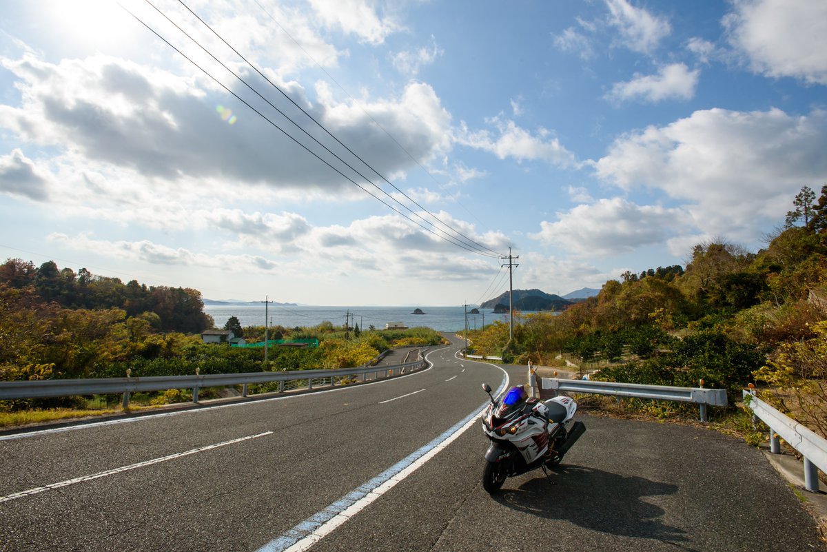 紫雲ページ 愛車の背景が雲の画像を貼る #kawasaki #zx14R #六眼魔神