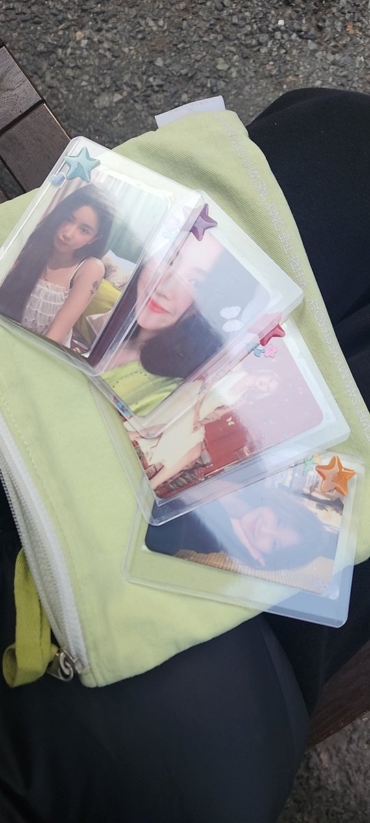 오늘 달력받으러 언플러그드 오는 트친잇우면 포카 받아가셔요-♥︎