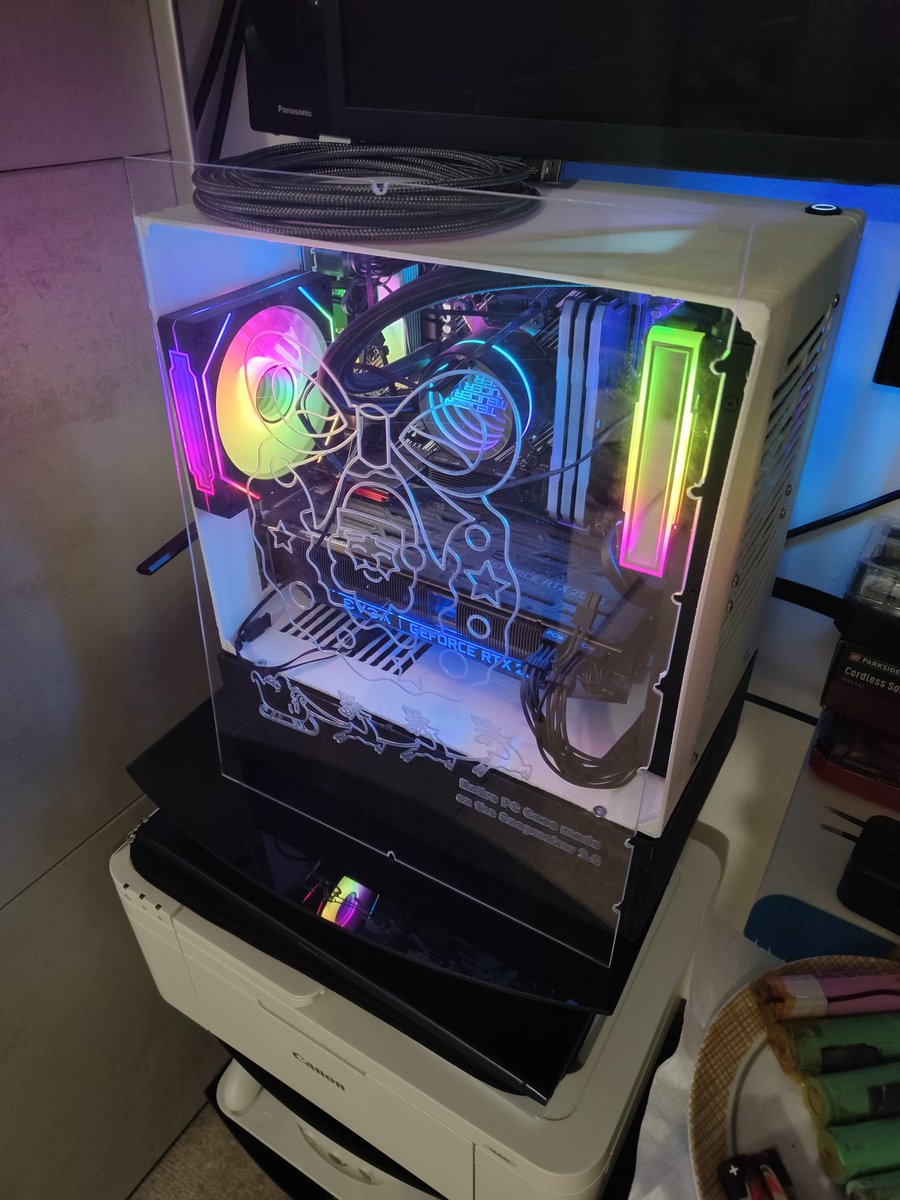 Mateusz123gopro's tweet photo. @snapmaker Hello snapmaker I have recently made a fully 3D printable PC case on the snapmaker 2.0 (350) and carved out a Christmas image on to the acrylic side panel.
Link to the YouTube video: https://t.co/sE7TlWs1YE
#SnapmakerXmas
#Snapmaker
Merry Christmas https://t.co/30MoDWyBZM