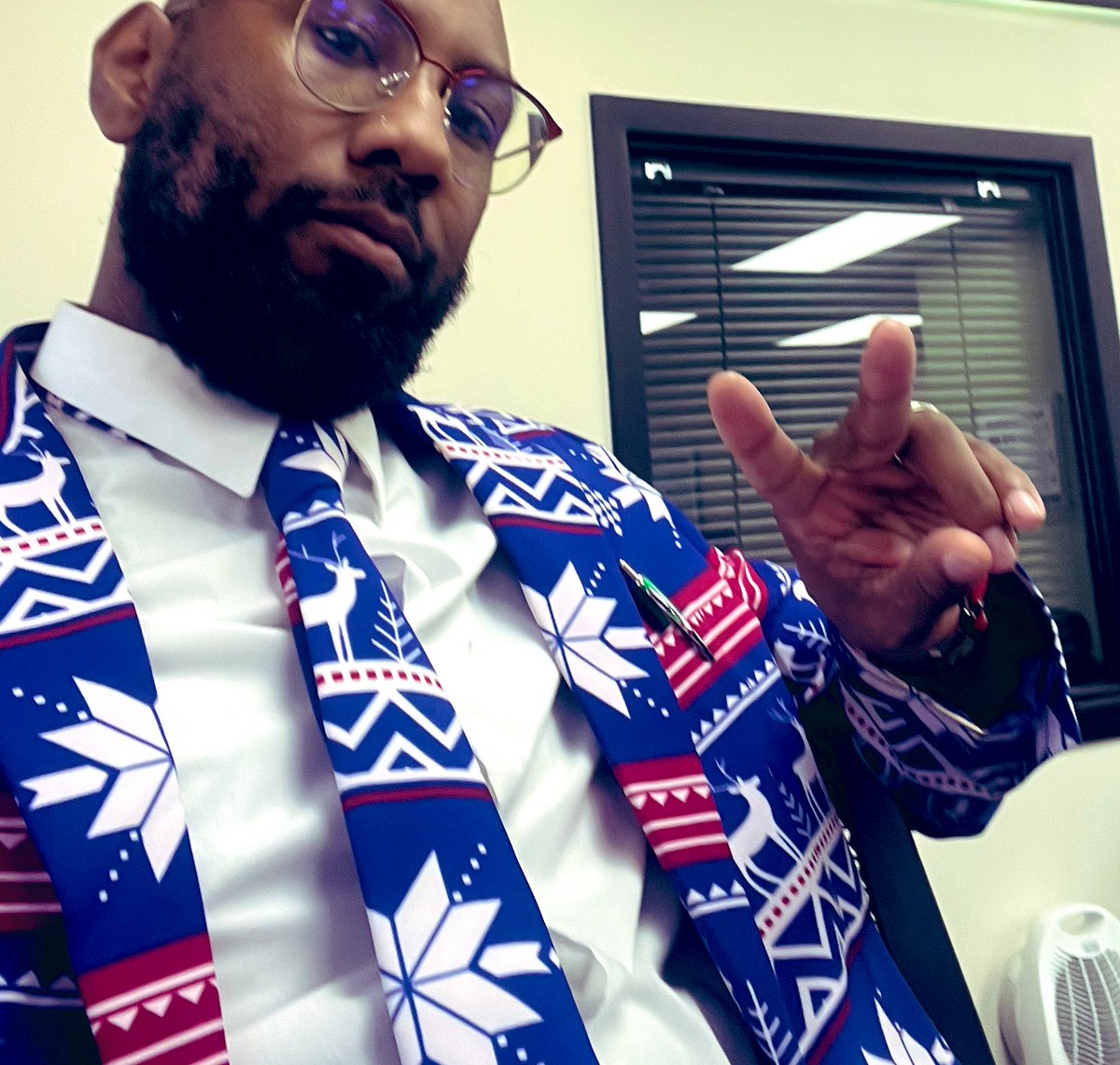 ItsFlyingJ's tweet image. man it was hot as a MF today. wearing a suit to work was the wrong choice 😂