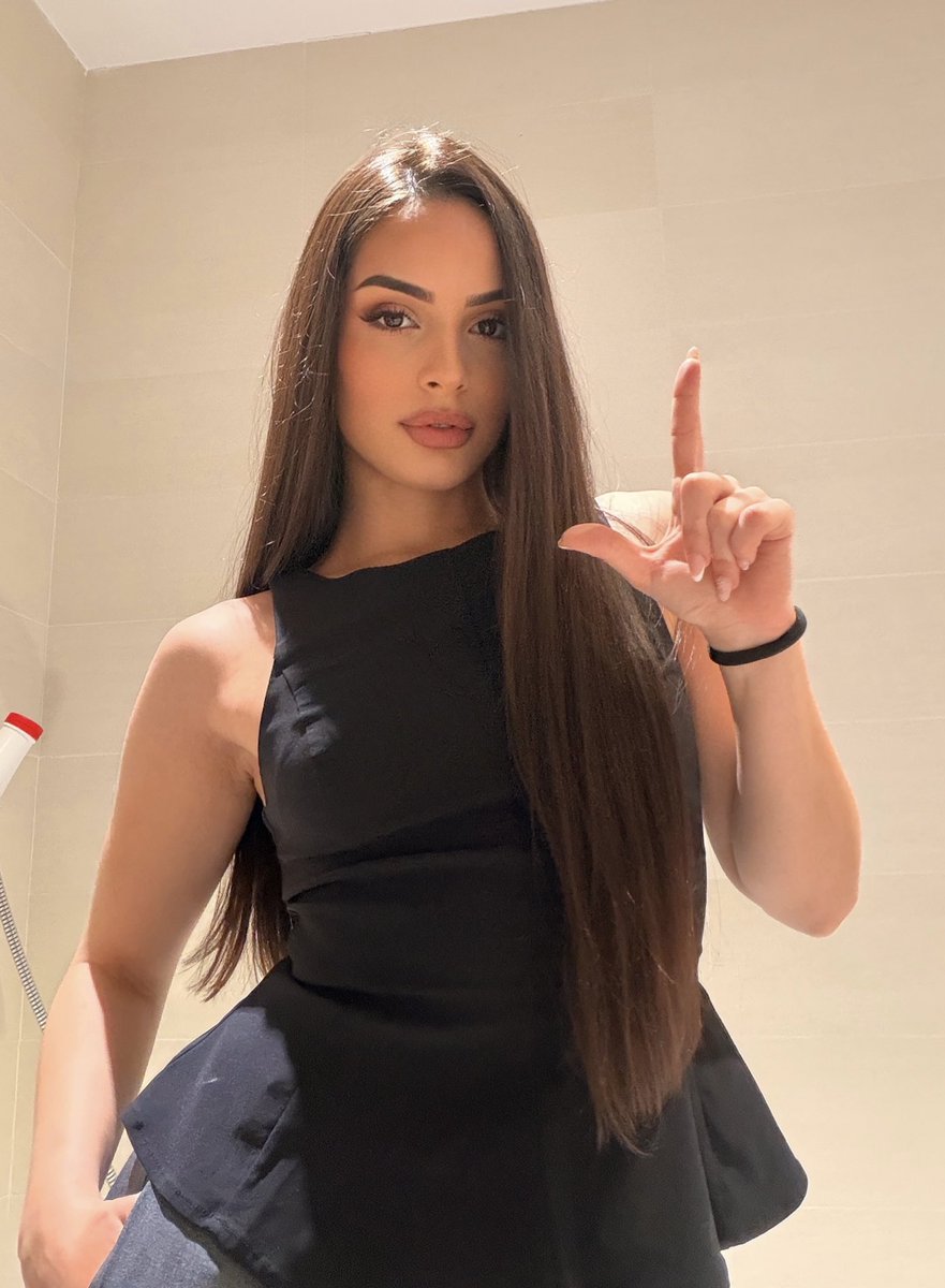 GoddessAlexa_22's tweet image. hora de esos regalitos loser