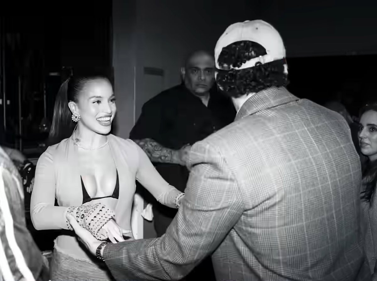 📷 Emilia junto a Bad Bunny en el backstage de Premios Billboard