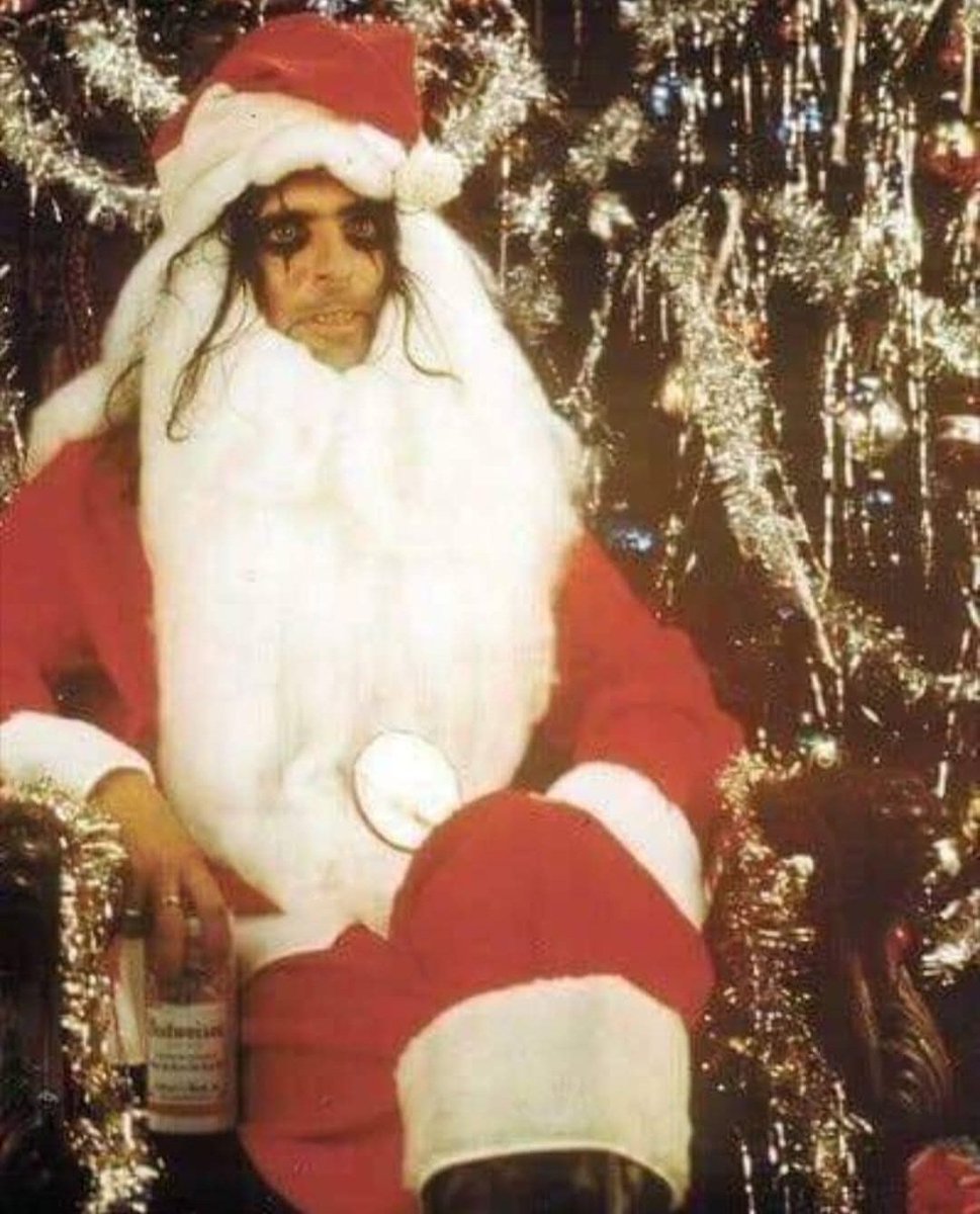 Merry Christmas Eve to all you rock and roll Twitter fiends! 🎅🎄