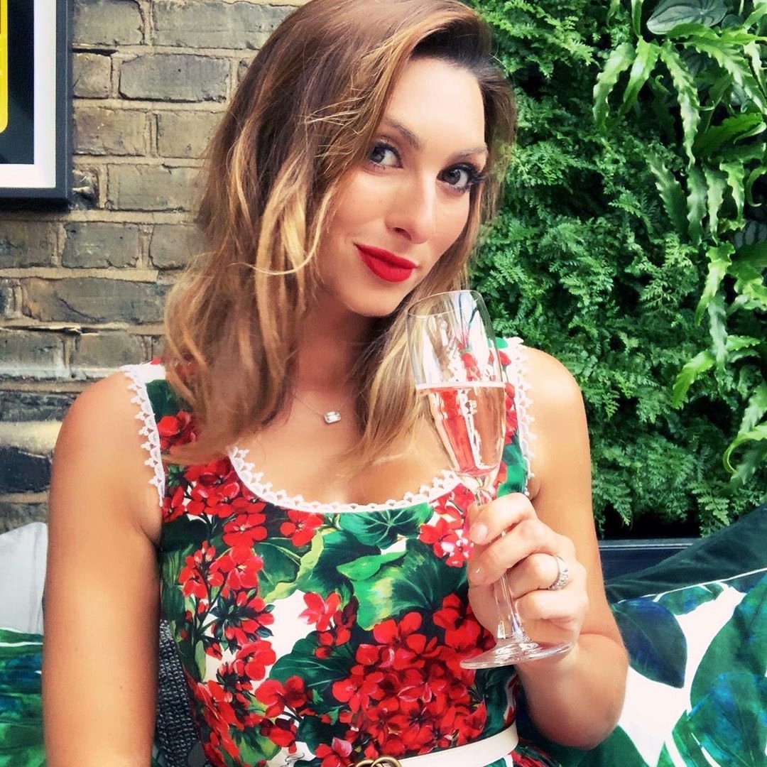 Jessica garcia bond PARODY (@parody_albax) on Twitter photo 