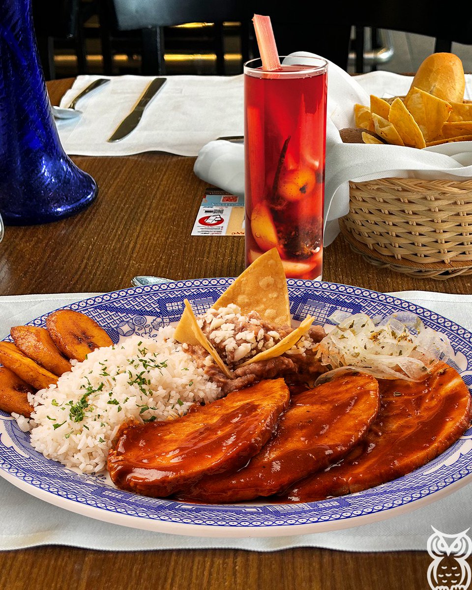 solosanborns's tweet image. Un plato pensado para celebrar en grande.🎄✨
Nuestra pierna de cerdo al horno adobada tiene todo el toque casero que distingue la temporada navideña en Sanborns.

#SoloSoloSanborns #MenuNavidad #HechoEnMexico #SaboresTradicionales #RestauranteSanborns