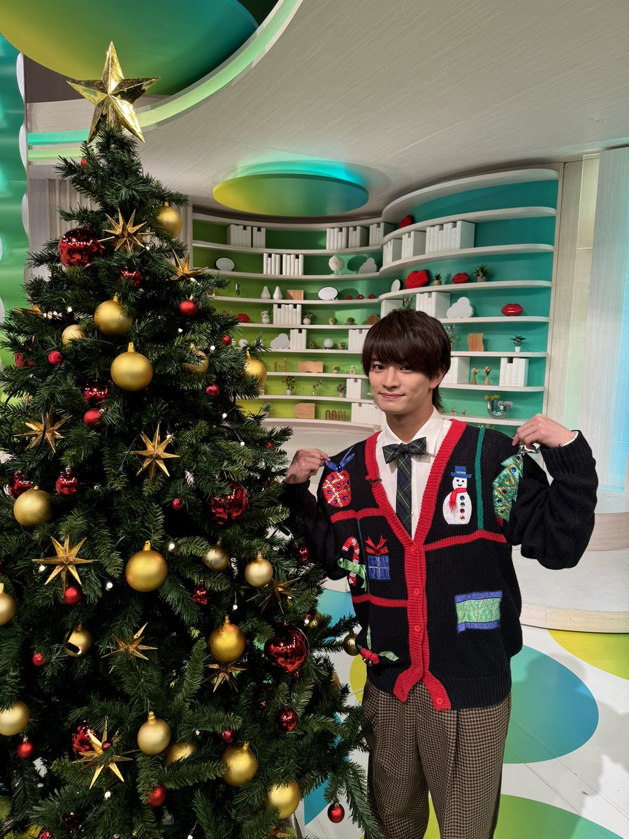 浮所くんクリスマスらしいかわいい衣装だね #DayDay. #浮所飛貴