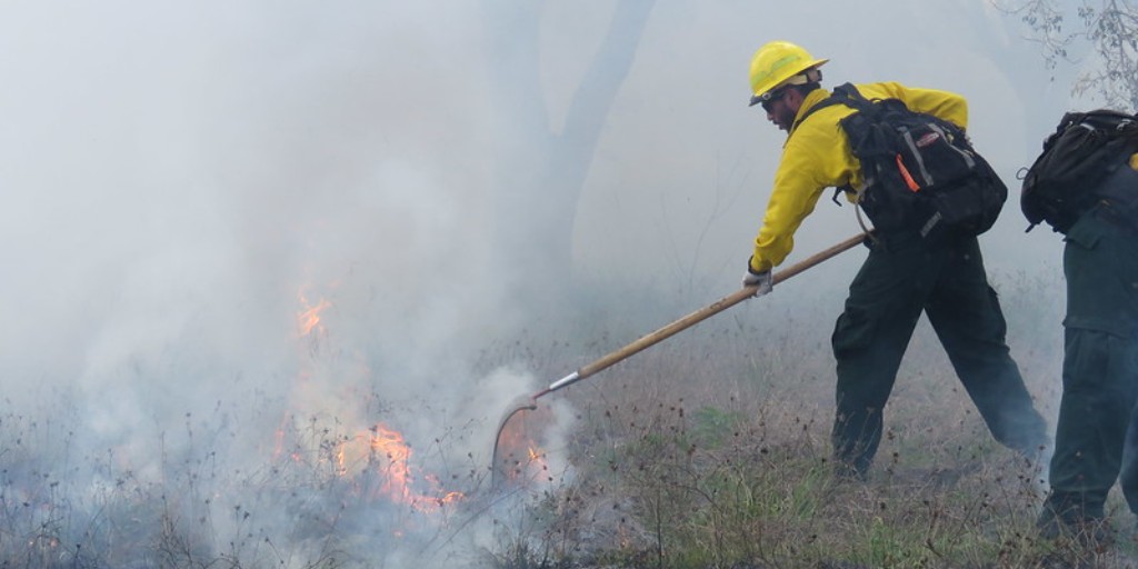 The Bureau of Indian Affairs Southwest Region is hiring a permanent full-time seasonal GW-4 wildland firefighters in New Mexico! 
‼️Learn more and apply online by 1/6 at usajobs.gov/job/852448800 
📸: NPS.