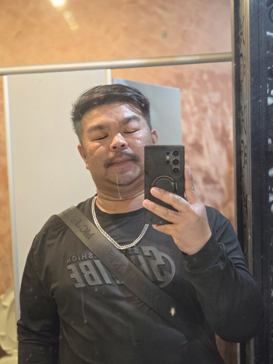 ชีวิตไม่ง่าย ที่ง่ายคือใจ ใจง่ายจัง555
#ผู้ชายหุ่นหมี #หันคา