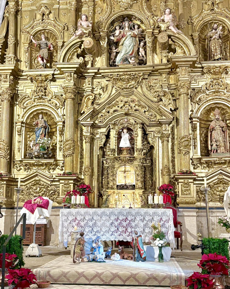 VGdelMoral's tweet photo. Feliz Nochebuena desde la iglesia de Nuestra Señora de la Asunción de Malpartida de Cáceres #Extremadura #España https://t.co/HOC8Yu0Zs2