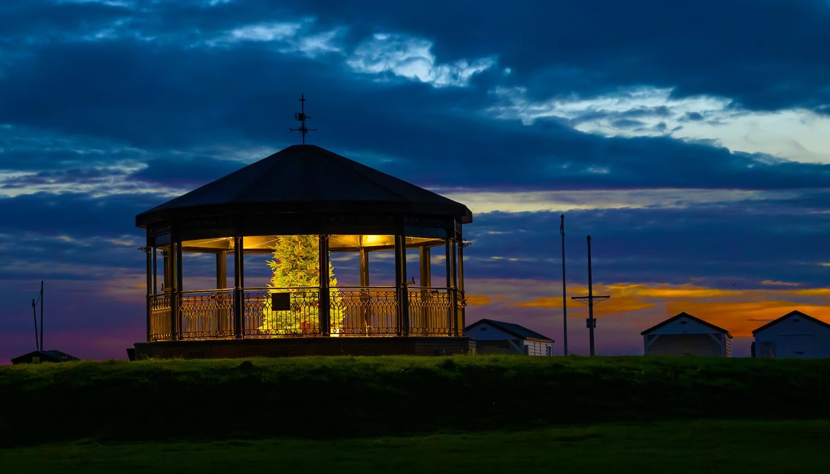 Deal Bandstand tweet media