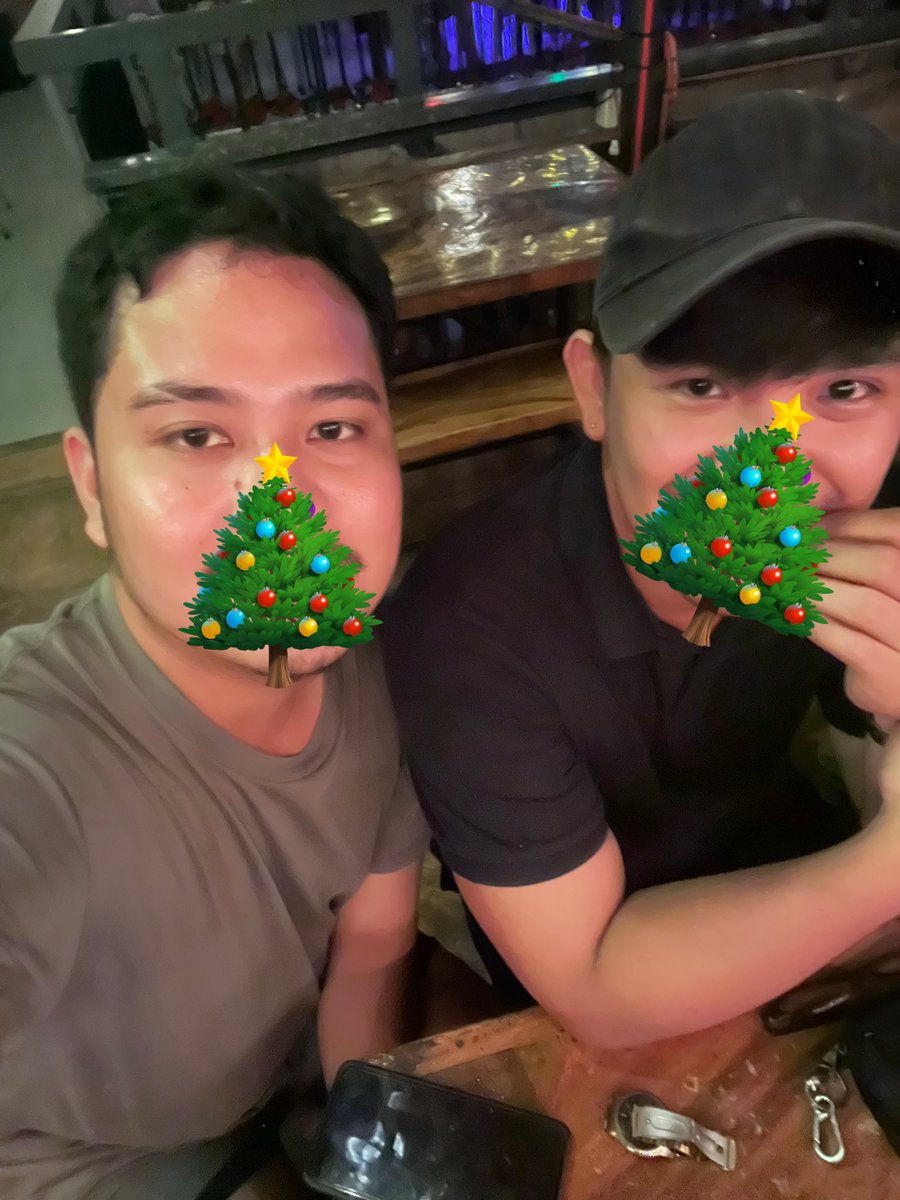 bibibrunooo's tweet photo. Merry Christmas from us. 🥳❤️ https://t.co/9wQJrU6oc9