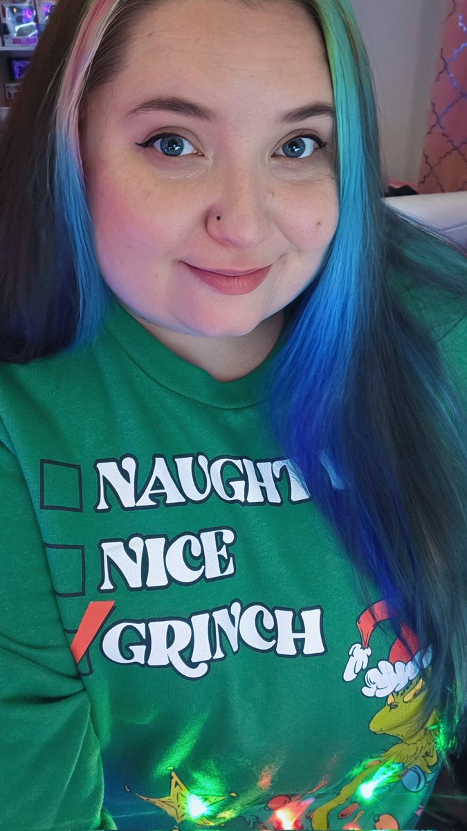 Merry Christmas eve! 🎄
Lets dive into some games early since I got off work early today! Starting off with Sims, but we may play something else later..🤔
Links in my bio!