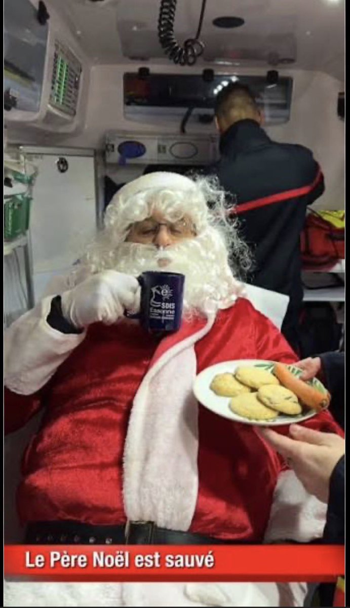 Promis les sapeurs-pompiers de l’Essonne SDIS 91 / Service départemental d'incendie et de secours de l'Essonne s’occupent du père Noël 🎅 
On le remet dans son traîneau pour la distribution des cadeaux au plus vite 😉
 
Joyeuses fêtes de Noël 🎁🎄!